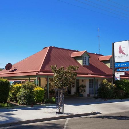 Pioneer Motel Гундивинди Экстерьер фото