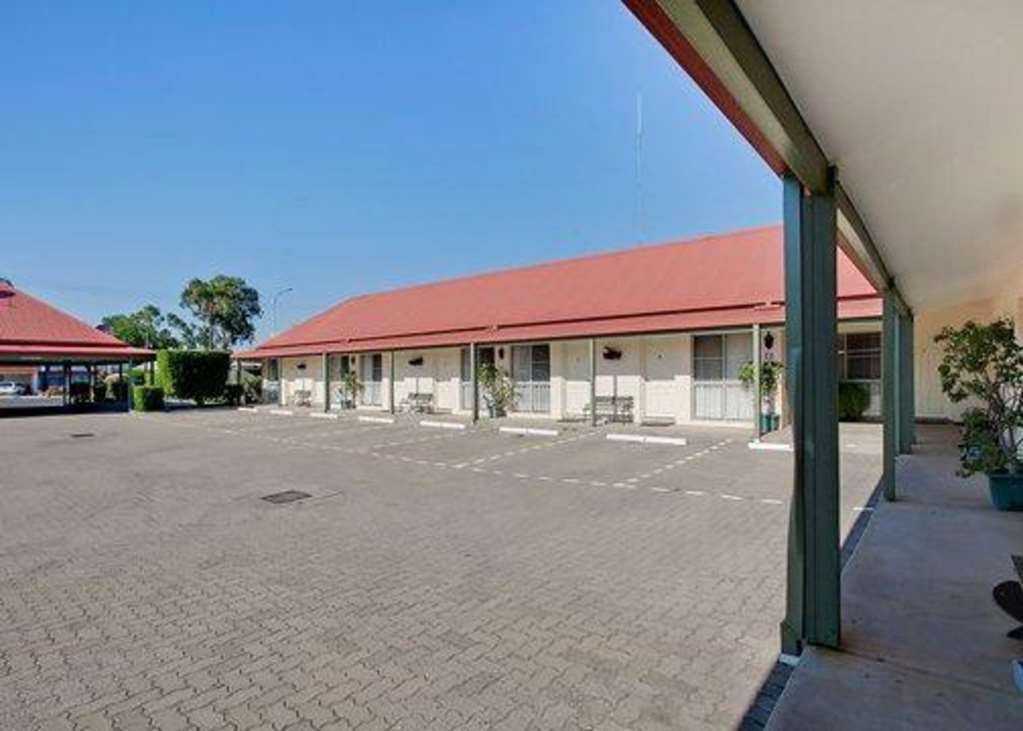 Pioneer Motel Гундивинди Экстерьер фото